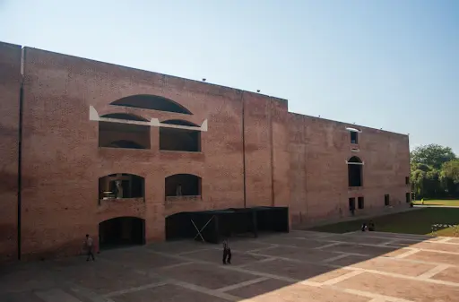 iima louis kahn plaza architecture